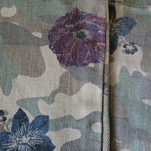 Seven7 Floral Camo jeans size 4 - Picture 7 of 7